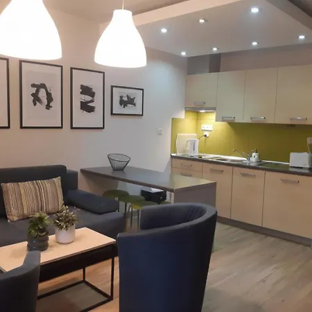 Szeregowe Nasza - 4 Minuty Od Plazy * ポビエロボ